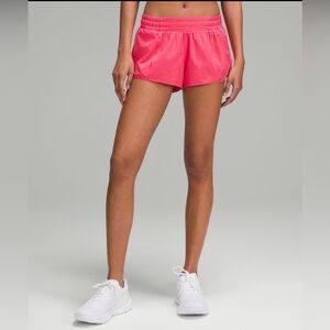 lululemon lipgloss hotty hot low-rise 2.5” shorts
